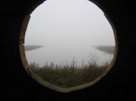 Wat zie je zoal door zo'n kijkgat met de mist als bondgenoot?