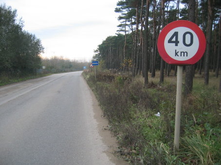 autostrade naar Remostort, .... maar MET de klassieke verkeersdrempels
